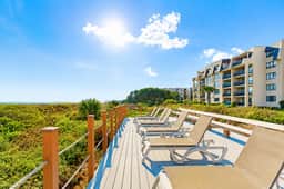 Near Beach Condo w/ Pool · Hot Tub · Pickleball - Image 4