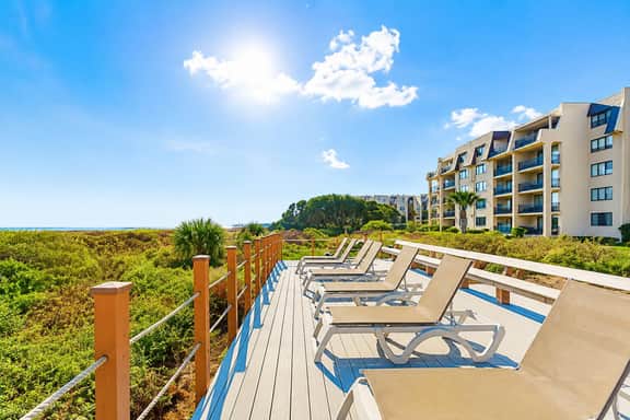 Near Beach Condo w/ Pool · Hot Tub · Pickleball - Image 4